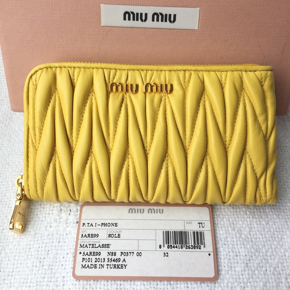Authentic MIU MIU Matelasse Nappa Leather L Shape Zipper Wallet Card Holder Sole